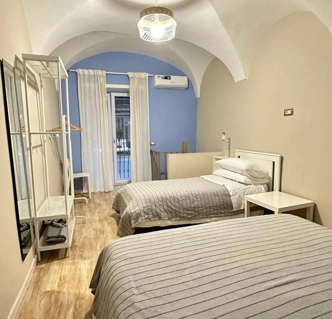 Isabel Suite Naples 0*,  Italy