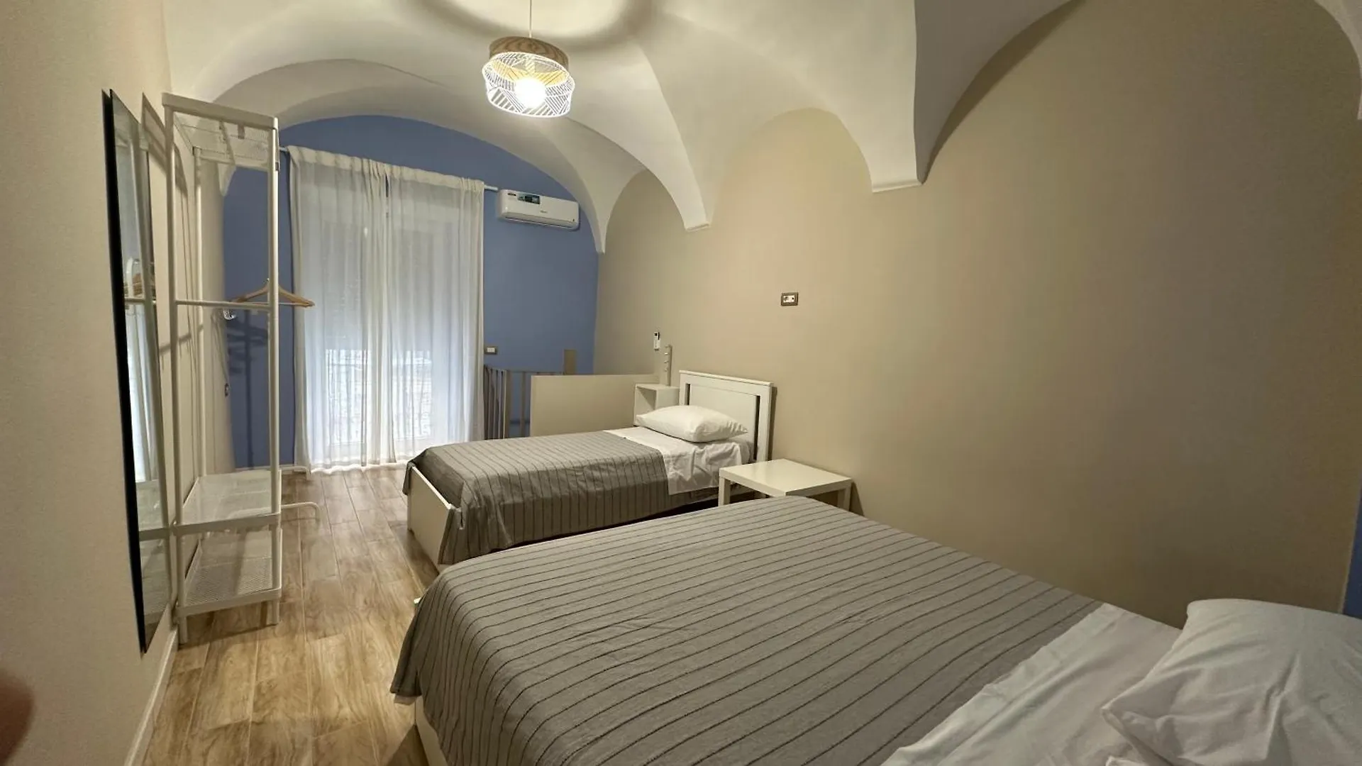 Isabel Suite Naples 0*,